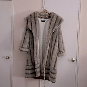 🔴Shimmering Monterey 100% Faux Fur Coat, Size L